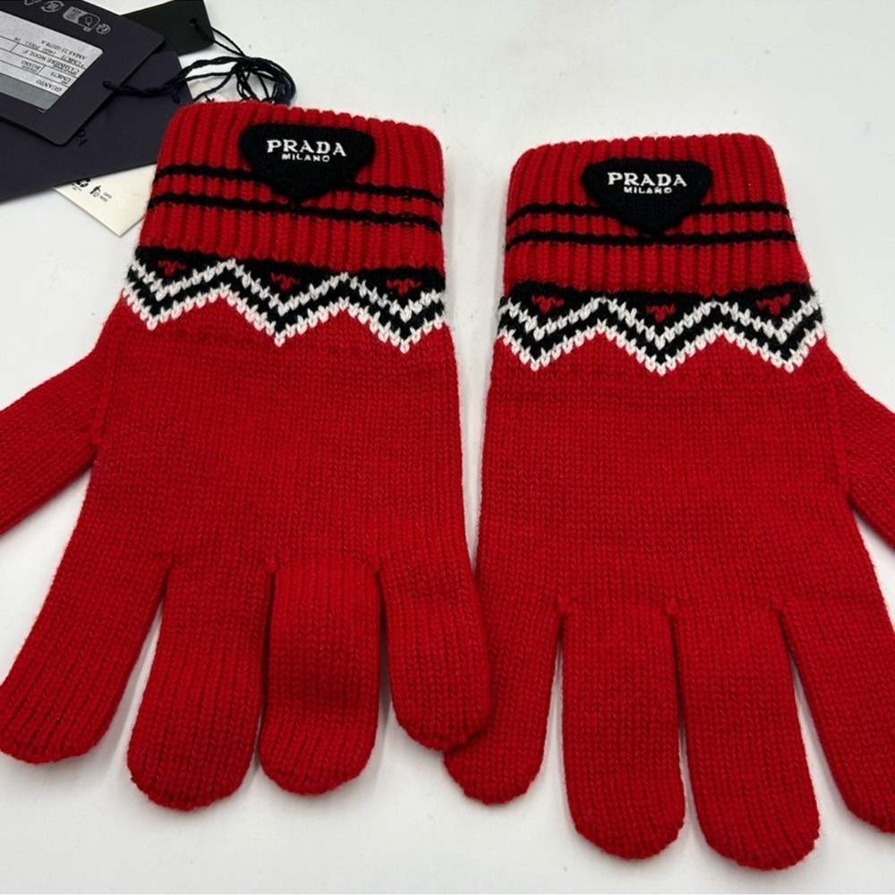 Unisex Prada wool/cashmere knit, gloves, size large maiden in Italy - Picture 2 of 7